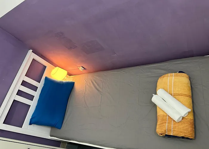 Restful Partition Room Near Mashreq Metro